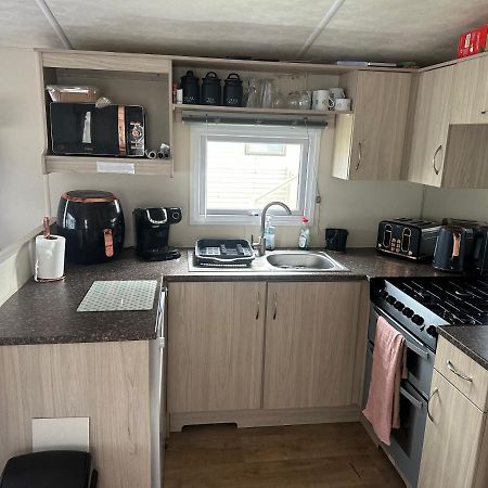 Hotel Angie'S Caravan At Seawick Saint Osyth Exterior foto