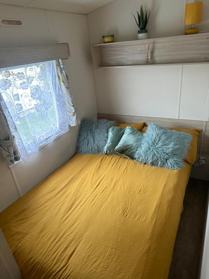Hotel Angie'S Caravan At Seawick Saint Osyth Exterior foto