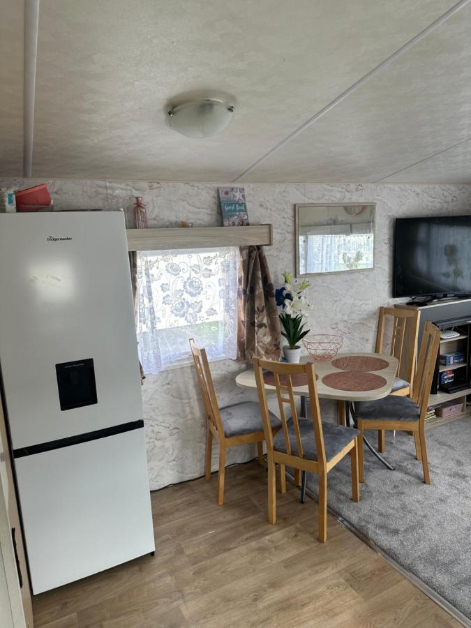 Hotel Angie'S Caravan At Seawick Saint Osyth Exterior foto